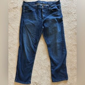 Women’s dark wash skinny jeans